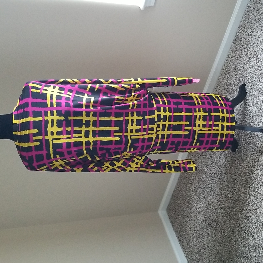 Gorgeous Multicolored Fitted Dress w/V Back.